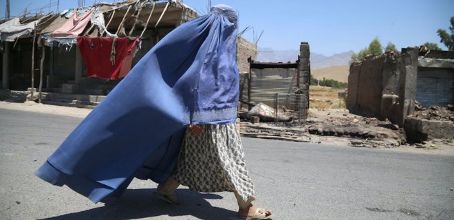 Талибан обещает пустить женщин во власть 