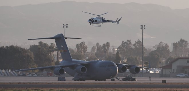 Самолет ВВС США вывез из Кабула 640 афганцев одним рейсом: фото - Фото