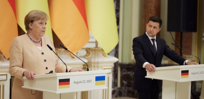 Зеленський нагородив Меркель орденом Свободи - Фото
