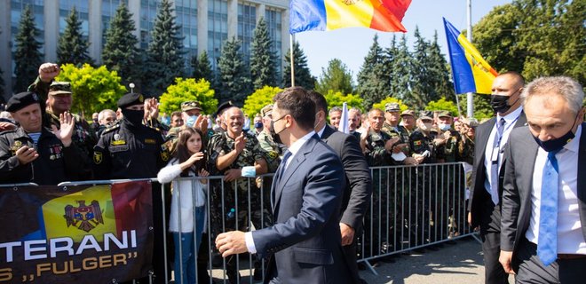 Зеленский в последние минуты успел на парад в Молдове – видео, фото - Фото