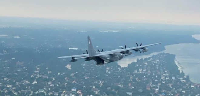 Два літаки Сил спецоперацій США пролетіли над Києвом на наднизькій висоті – відео - Фото