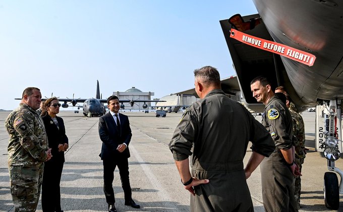 Зеленский побывал на авиабазе Нацгвардии Калифорнии: фото