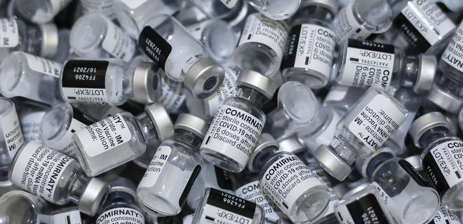 Коронавирус. В Украине вакцинировали двумя дозами 4 млн человек, больше всего колют Pfizer - Фото