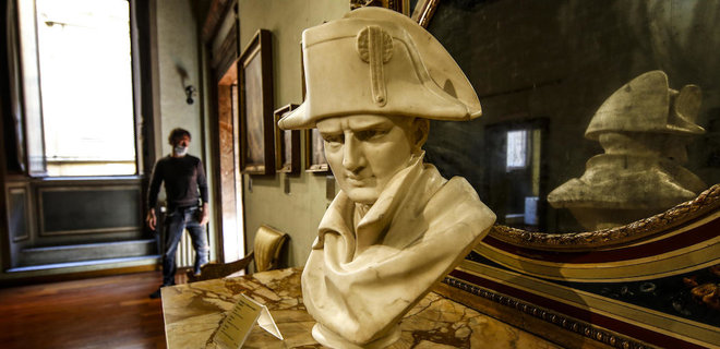 В Гонконге нашли шляпу Наполеона с ДНК императора. Головной убор продадут с аукциона: фото - Фото