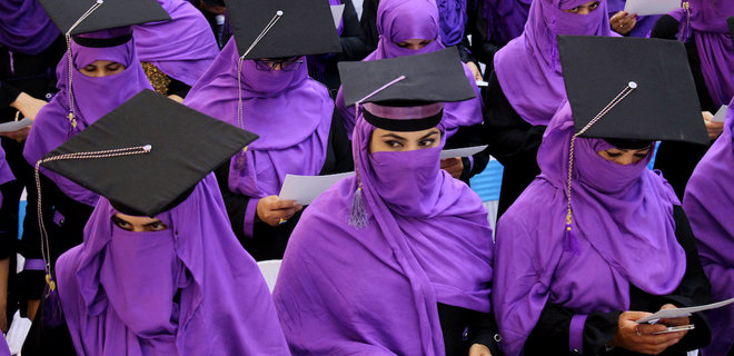 Талибы меняют правила получения высшего образования для женщин - Фото