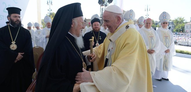 Папа римський Франциск зустрівся зі вселенським патріархом Варфоломієм у Будапешті: фото - Фото