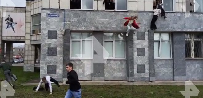 У Росії відкрили стрілянину в університеті: люди вистрибували з вікон, є загиблі – відео - Фото