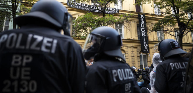 У Німеччині конспіролог застрелив касира за прохання надіти маску – він не вірить в COVID-19 - Фото