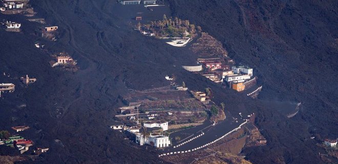 Лава вулкана обходить деякі будинки на Канарах. Один із них назвали диво-будинком – фото - Фото