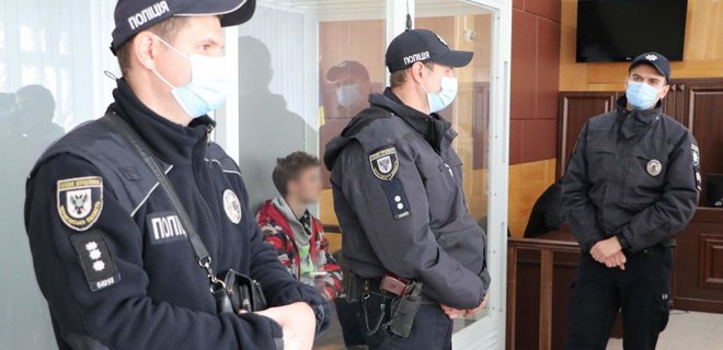 Вбивство поліцейського в Чернігові. Суд відправив у СІЗО чотирьох підозрюваних: фото - Фото
