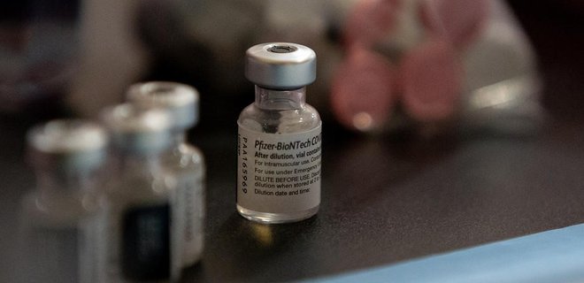 Коронавирус. Эффективность вакцины Pfizer снижается почти в два раза за полгода – ученые - Фото