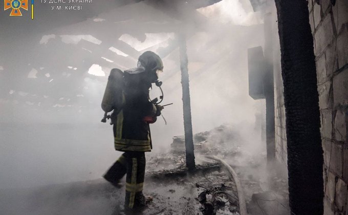 В центре Киева горел жилой дом: жертв нет, перекрыта улица – фото, видео