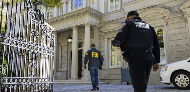 В Вашингтоне агенты ФБР обыскивают дом близкого к Путину олигарха Дерипаски: видео - Фото