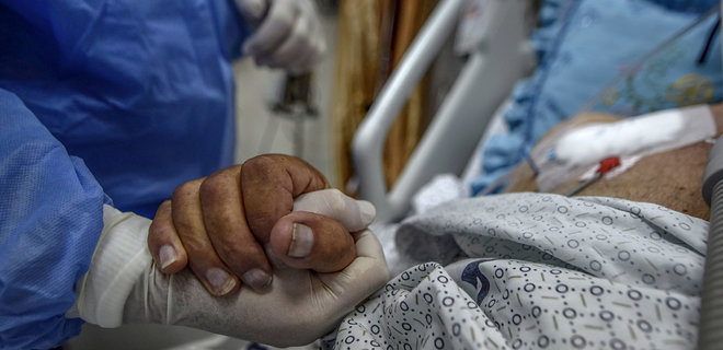 В Еквадорі жінка почала дихати у труні під час власного похорону. Влада створила комісію - Фото