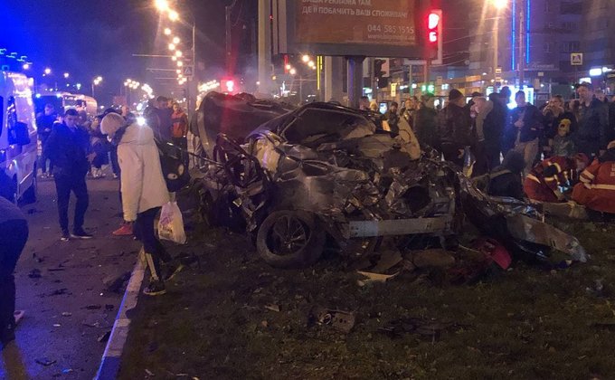 Іскри та розторощені машини. 16-річний водій влаштував смертельну ДТП у Харкові – відео 18+