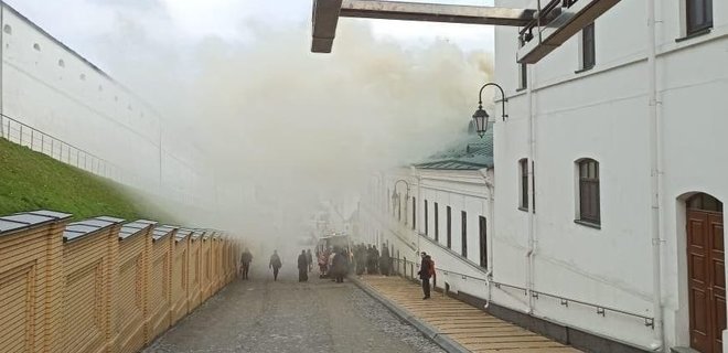 В Киево-Печерской лавре горела мастерская по росписи икон, есть пострадавшие – фото - Фото