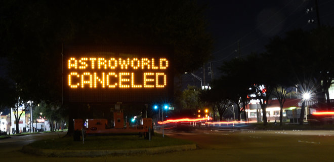 Трагедия в Хьюстоне. В давке на фестивале Astroworld погибли восемь человек: видео 18+ - Фото