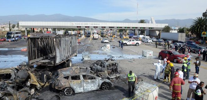 У грузовика отказали тормоза. В Мексике произошло ДТП – погибли 19 человек - Фото