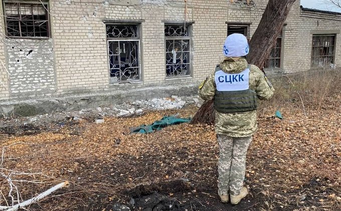 На Донбассе артиллерия боевиков ударила по двум поселкам: фото последствий обстрелов