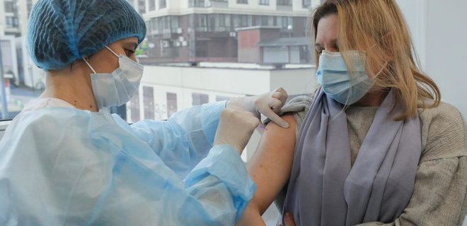НАН: Реальная эффективность вакцин в Украине – на 87% ниже риск попасть в больницу - Фото