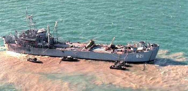 Китайские военные напали на корабли снабжения филиппинцев. Манила протестует - Фото