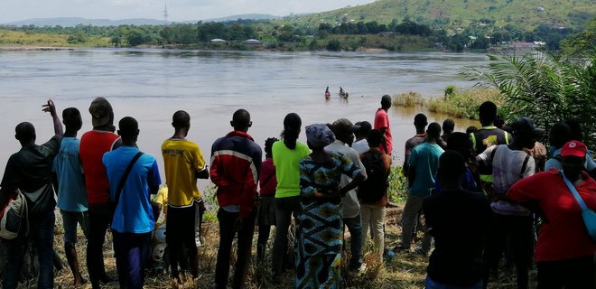 Гелікоптер ПВК Вагнера впав у річку в Африці. Рибалки всіх врятували – ЗМІ - Фото