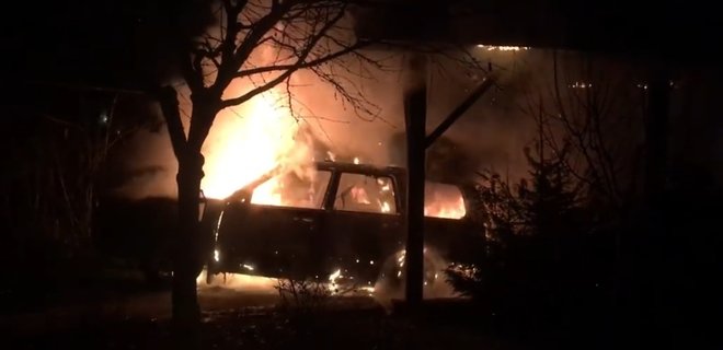 В Ужгороде сожгли автомобили журналиста – фото, видео - Фото