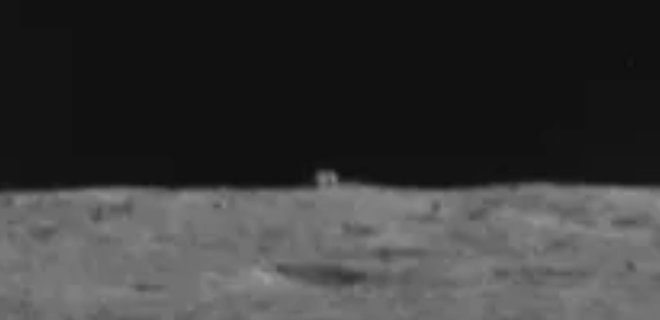 На зворотному боці Місяця китайський місяцехід сфотографував загадковий об'єкт – фото  - Фото