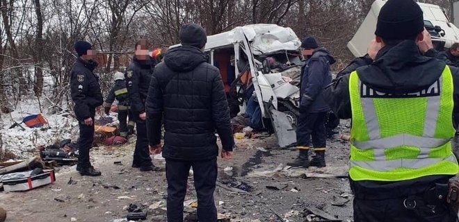 Подозрение в ДТП с 13 погибшими под Черниговом: водитель грузовика выехал на встречную - Фото