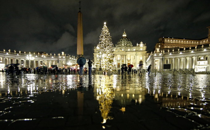 Самые красивые рождественские елки: как столицы мира подготовились к празднику – фото