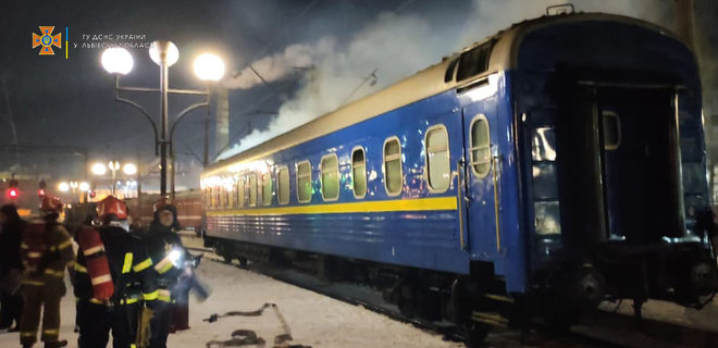На центральном вокзале Львова загорелся вагон поезда – фото - Фото
