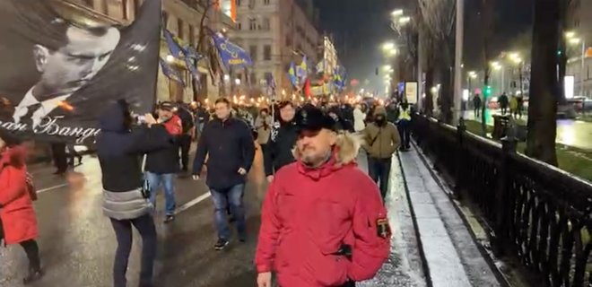 В Киеве состоялось факельное шествие в честь дня рождения Степана Бандеры: видео - Фото