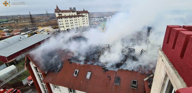 Под Киевом загорелся отель. В полиции говорят, что из-за неисправности электросети  - Фото
