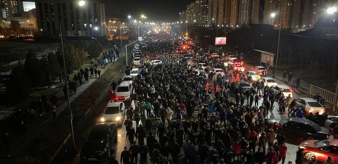 Украинцев призвали воздержаться от поездок в Казахстан из-за протестов - Фото