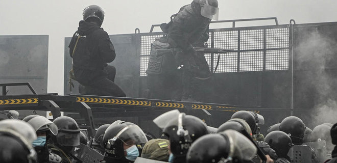 Революция в Казахстане. Россия перебросила войска, идет зачистка: все новости – хроника