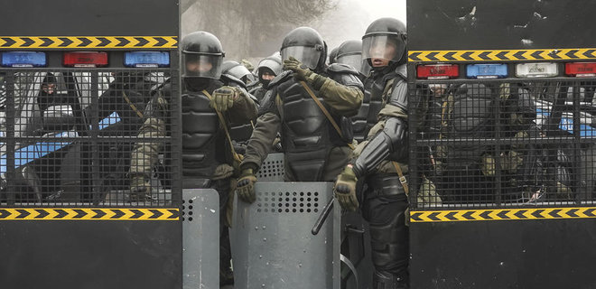 В Казахстане застряли украинцы. Кулеба обещает помочь - Фото