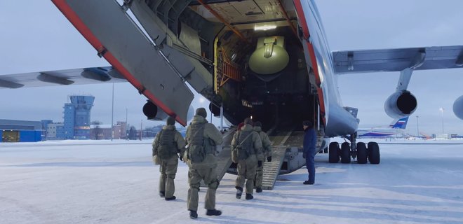 Російських десантників перекидають у Казахстан: відео - Фото