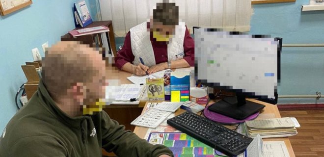 В Киеве врачей взяли на продаже поддельных COVID-сертификатов: изъяли списки клиентов - Фото