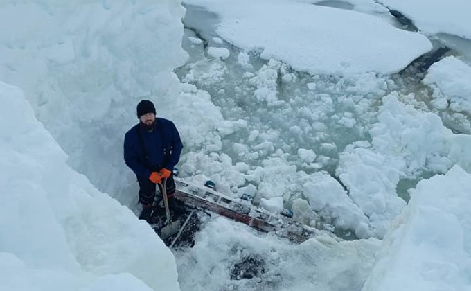 "Большая уборка". Украинские полярники откапывают станцию после рекордного снегопада: фото