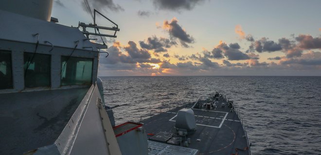 Эсминец США бросил вызов территориальным претензиям Пекина в море. Китай отреагировал - Фото