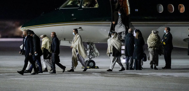 Таліби приїхали до Осло на переговори: обговорять права людини та гумдопомогу Афганістану - Фото