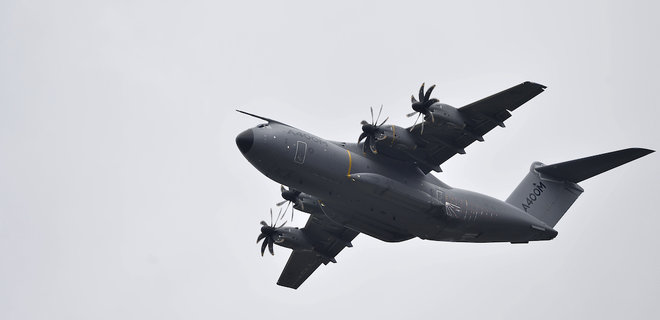 В Борисполе сел военно-транспортный борт ВВС Британии, дрон США вновь следит за армией РФ - Фото