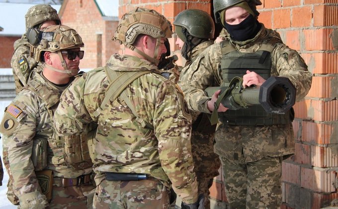 Украинские военные учатся воевать американским "уничтожителем бункеров" – фото