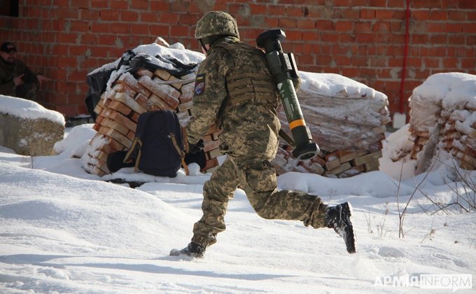 Украинские военные учатся воевать американским "уничтожителем бункеров" – фото