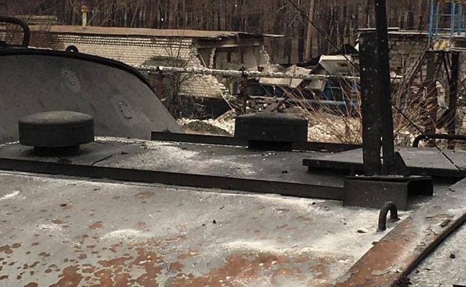 Боевики обстреляли Станицу Луганскую: попали в детсад, у трех человек контузия – фото