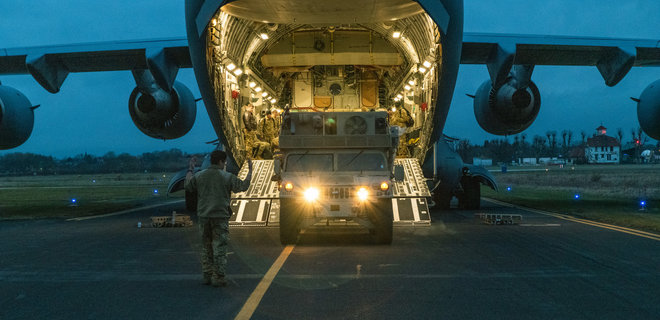 Пентагон направляет 800 военнослужащих и 20 боевых вертолетов в страны Балтии - Фото