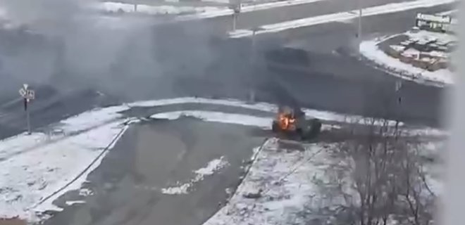 В Харьков заехала техника врага. И часть уже горит. Идут бои - Фото