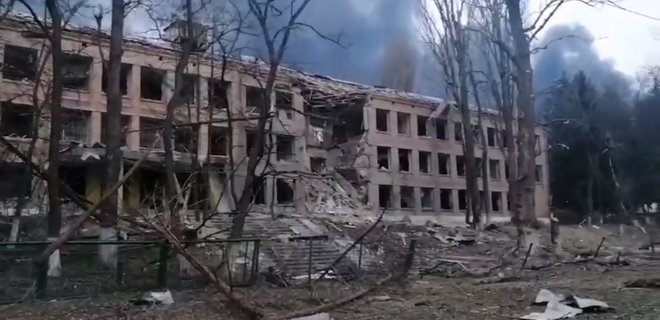 Розбита ворогом будівля ліцею та дитячого інтернату у Василькові. Відео - Фото