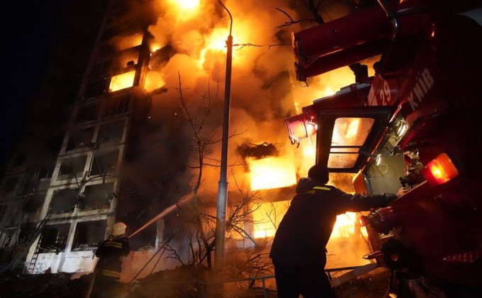 В Киеве оккупанты обстреляли многоэтажку, два человека погибли. Фото