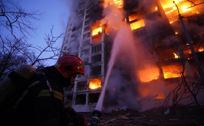 В Киеве оккупанты обстреляли многоэтажку, два человека погибли. Фото